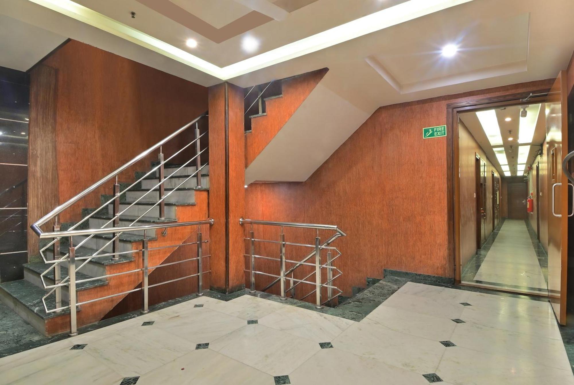Hotel Hari Piorko - New Delhi Railway Station Экстерьер фото